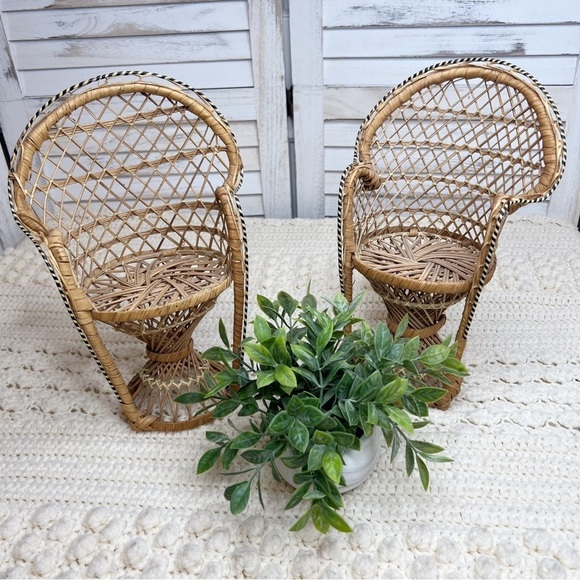 Vintage Wicker Rattan Woven Mini Peacock Chairs Set of 2 Plant Stand - Picture 12 of 12